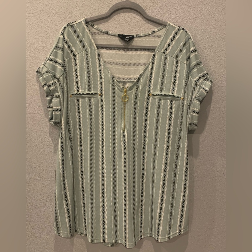 Flower & Feather Short Sleeved Top Size 2X